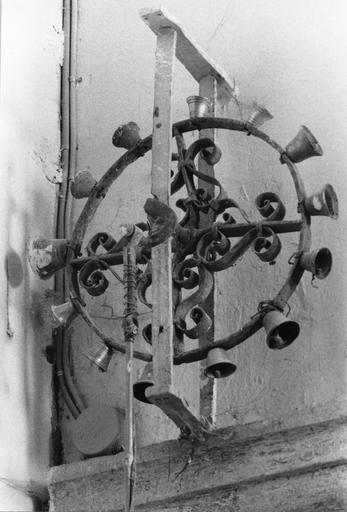 Roue à clochettes (rouet de sonnerie) en fer forgé et bronze (?) - © Ministère de la Culture (France), Médiathèque du patrimoine et de la photographie (objets mobiliers), tous droits réservés