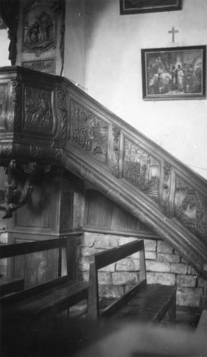Chaire à prêcher : détail de l'escalier représentant des scènes de prêche de Jésus, bois sculpté - © Ministère de la Culture (France), Médiathèque du patrimoine et de la photographie (objets mobiliers), tous droits réservés