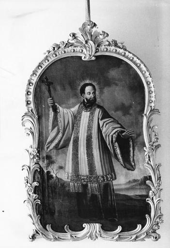 Tableau : Saint François-Xavier, huile sur toile, cadre de forme mouvementée orné d'oves et de motifs végétaux, bois sculpté, doré - © Ministère de la Culture (France), Médiathèque du patrimoine et de la photographie (objets mobiliers), tous droits réservés