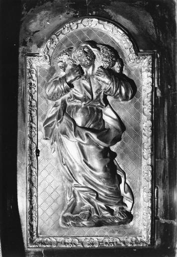 Tabernacle : Le Bon Berger, détail de la porte, bois sculpté en bas-relief, doré - © Ministère de la Culture (France), Médiathèque du patrimoine et de la photographie (objets mobiliers), tous droits réservés