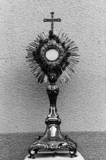 Ostensoir au riche décor de volutes, guirlandes de fleurs et cartouches, argent doré - © Ministère de la Culture (France), Médiathèque du patrimoine et de la photographie (objets mobiliers), tous droits réservés