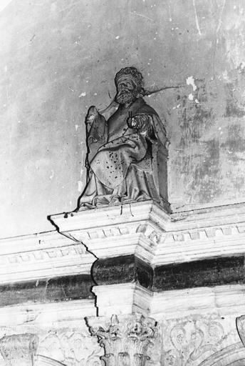 Statue : Saint Pierre, pape, pierre sculptée, peinte - © Ministère de la Culture (France), Médiathèque du patrimoine et de la photographie (objets mobiliers), tous droits réservés