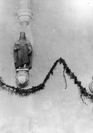 Statue : Saint Louis, pierre sculptée, peinte, doré - © Ministère de la Culture (France), Médiathèque du patrimoine et de la photographie (objets mobiliers), tous droits réservés