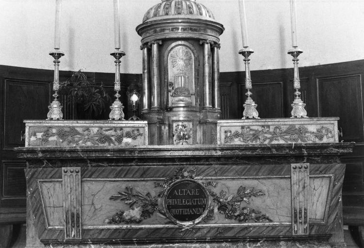 Autel, tabernacle (maître-autel)