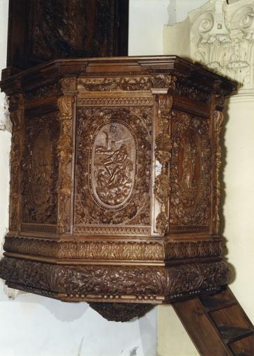 Chaire à prêcher : Saint Matthieu, détail du garde-corps de tribune, bois sculpté ; après restauration - © Ministère de la Culture (France), Médiathèque du patrimoine et de la photographie (objets mobiliers), tous droits réservés