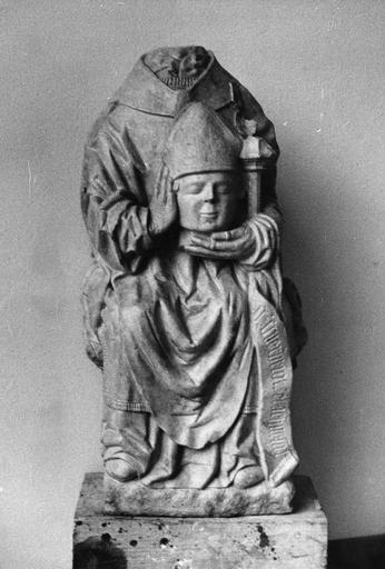 Statue : Saint Didier céphalophore, pierre, sculptée - © Ministère de la Culture (France), Médiathèque du patrimoine et de la photographie (objets mobiliers), tous droits réservés