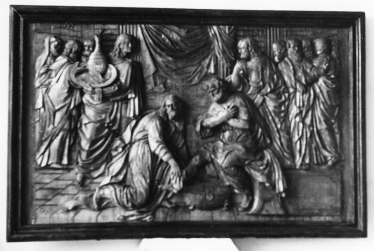 Bas-relief : Le Lavement des pieds, bois sculpté ; après restauration - © Ministère de la Culture (France), Médiathèque du patrimoine et de la photographie (objets mobiliers), tous droits réservés