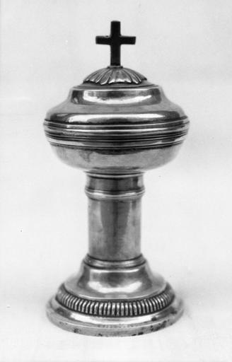 Ciboire des malades orné de godrons, argent - © Ministère de la Culture (France), Médiathèque du patrimoine et de la photographie (objets mobiliers), tous droits réservés