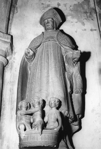 Groupe sculpté : Saint Nicolas, pierre sculptée, peinte - © Ministère de la Culture (France), Médiathèque du patrimoine et de la photographie (objets mobiliers), tous droits réservés