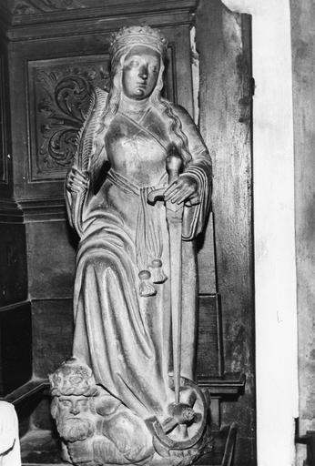 Statue : Sainte Catherine d'Alexandrie, pierre sculptée, peinte