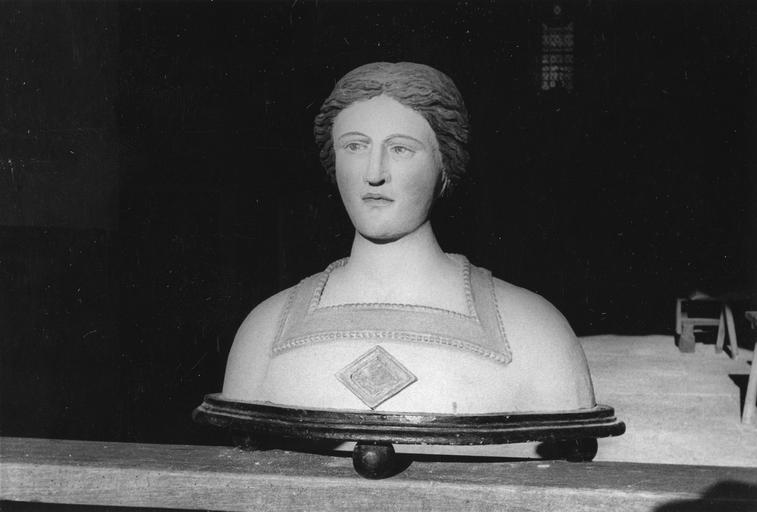 Buste-reliquaire d'une sainte femme, bois sculpté, peint - © Ministère de la Culture (France), Médiathèque du patrimoine et de la photographie (objets mobiliers), tous droits réservés