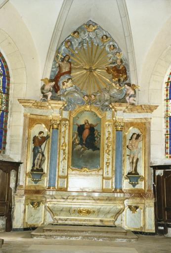 Retable, tableau, statues (2), haut-relief : L'Assomption, Saint Roch, Saint Sébastien, retable architecturé à trois travées surmonté d'une Gloire présentant les figures sculptées en très haut-relief de Dieu le Père et du Christ, bois sculpté, peint, doré