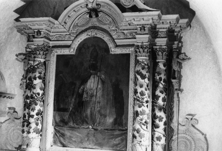 Retable, tableau : Saint Martin évêque, retable architecturé à ressaut, sculpté de grappes de raisin, rinceaux végétaux et angelots, bois sculpté, peint, doré, huile sur toile
