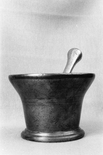 Mortier et son pilon, bronze - © Ministère de la Culture (France), Médiathèque du patrimoine et de la photographie (objets mobiliers), tous droits réservés