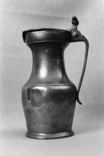 Pichet en étain - © Ministère de la Culture (France), Médiathèque du patrimoine et de la photographie (objets mobiliers), tous droits réservés