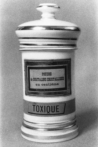 Pot-canon, d'un ensemble de 59, faïence (?) - © Ministère de la Culture (France), Médiathèque du patrimoine et de la photographie (objets mobiliers), tous droits réservés