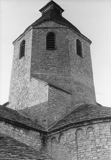 Vue extérieure du clocher de l'église