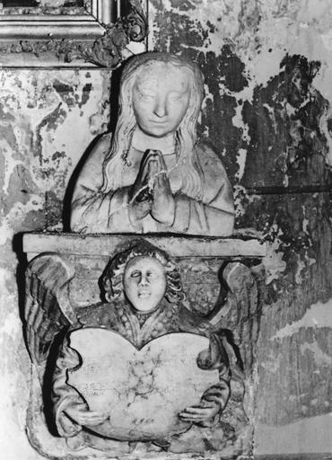 Buste : Sainte en prière, console