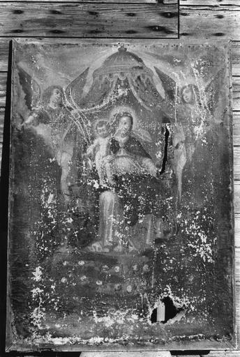Tableau : La Vierge et l'Enfant donnant le Rosaire à saint Dominique et sainte Catherine de Sienne, huile sur toile ; avant restauration - © Ministère de la Culture (France), Médiathèque du patrimoine et de la photographie (objets mobiliers), tous droits réservés