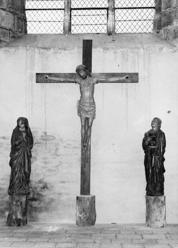 Trois statues : Le Calvaire, bois sculpté, peint ; après restauration