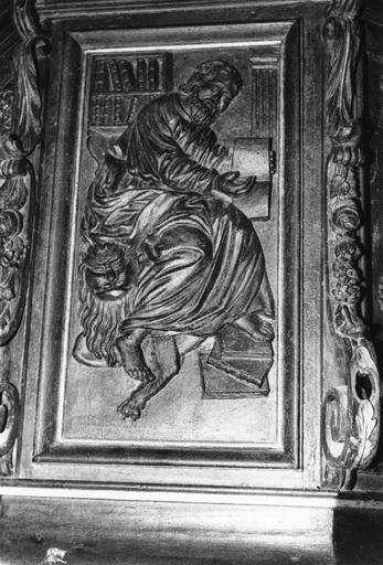 Chaire à prêcher : Saint Marc, détail d'un panneau sculpté en bas-relief de la tribune, bois sculpté - © Ministère de la Culture (France), Médiathèque du patrimoine et de la photographie (objets mobiliers), tous droits réservés