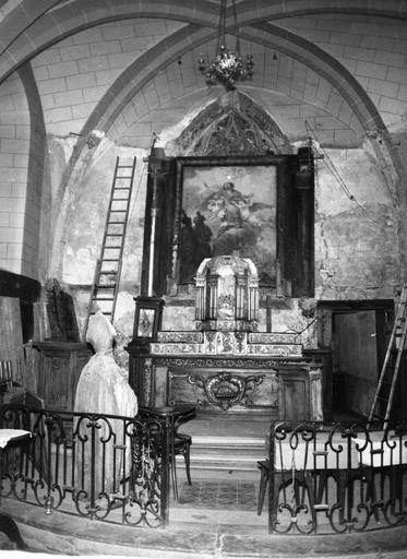 Tabernacle architecturé posé sur deux gradins, orné de rinceaux, de chérubins et de la Cène sculptée en bas-relief sur la porte, retable architecturé orné d'un tableau représentant La montée aux Cieux de saint Maurice (?), bois sculpté, doré, huile sur toile - © Ministère de la Culture (France), Médiathèque du patrimoine et de la photographie (objets mobiliers), tous droits réservés