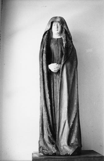 Statue : La Vierge, provient d'un calvaire, bois sculpté, peint ; après restauration