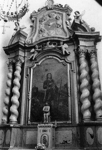 Retable, tabernacle, tableau : Saint Isidore, retable architecturé orné de chérubins et d'angelots, tabernacle en forme de tour fortifiée, dont la porte est sculptée du Bon Pasteur, surmonté d'une statuette du Christ aux liens, bois sculpté, peint, doré,