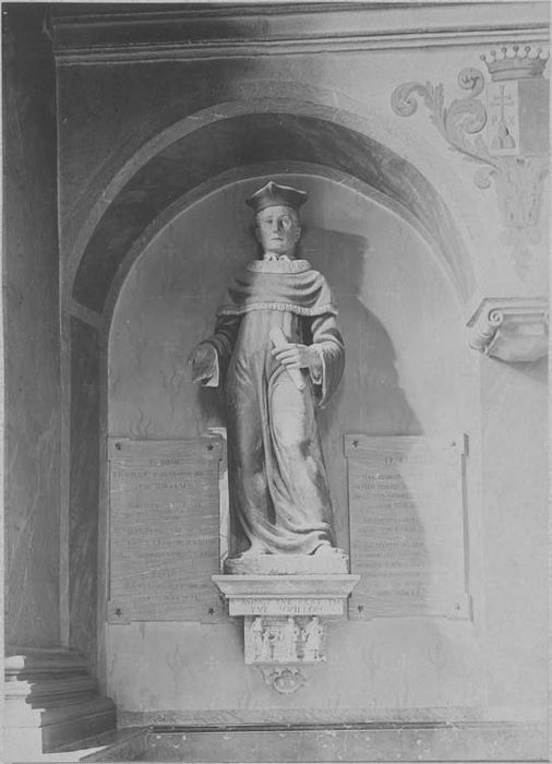 statue : Saint Yves