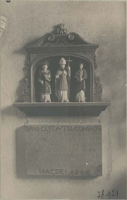 statuettes : Saint Pierre de Tarentaise, Saint Genet, Sainte Madeleine, monument (inscription dédicatoire) - © Ministère de la Culture (France), Médiathèque du patrimoine et de la photographie, diffusion RMN-GP