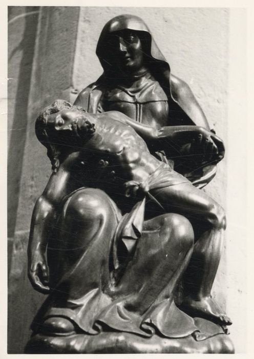 Groupe sculpté : Vierge de Pitié
