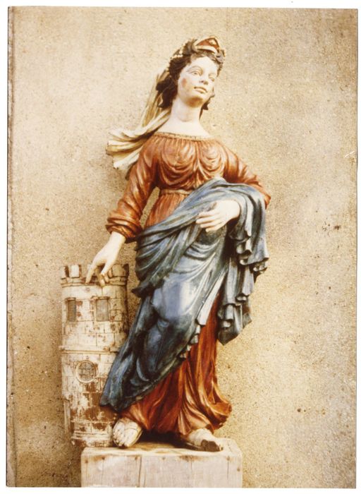 statue : sainte Barbe
