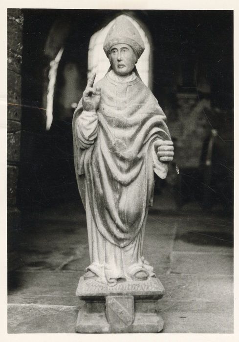 Statue : évêque