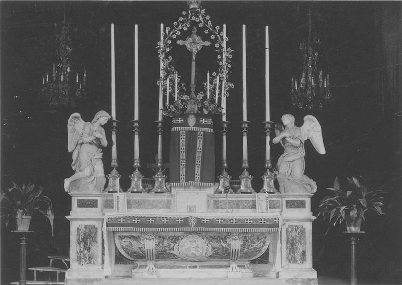 autel, tabernacle, 2 statues (maître-autel) : anges adorateurs, vue générale