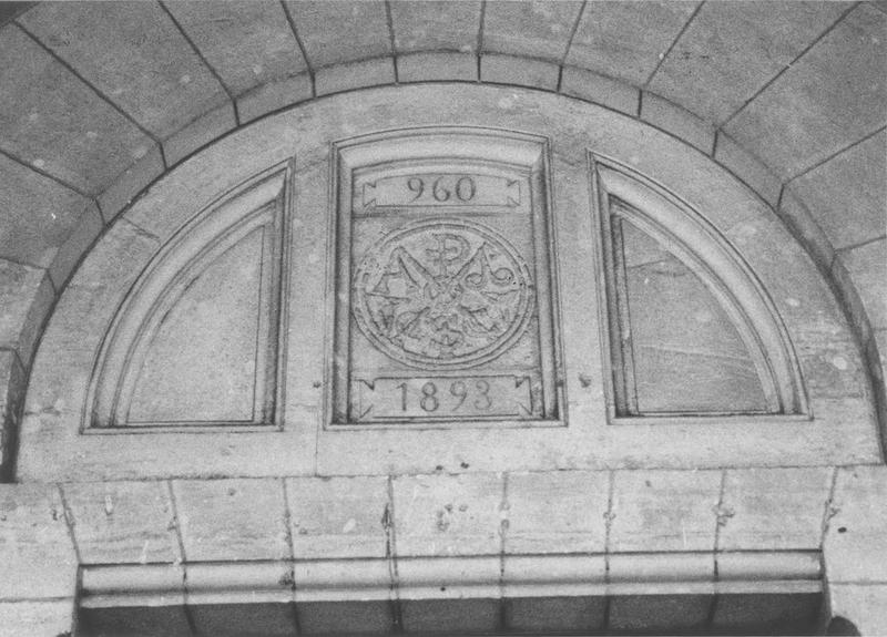 tympan (?) : chrisme, vue générale - © Ministère de la Culture (France), Médiathèque du patrimoine et de la photographie (objets mobiliers), tous droits réservés