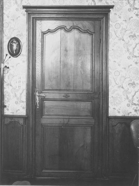 porte de l'ancienne pharmacie, vue générale - © Ministère de la Culture (France), Médiathèque du patrimoine et de la photographie (objets mobiliers), tous droits réservés