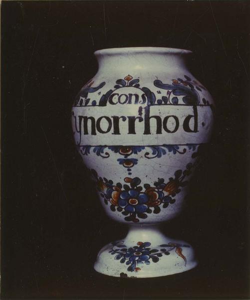 pot à pharmacie, vue générale - © Ministère de la Culture (France), Médiathèque du patrimoine et de la photographie (objets mobiliers), tous droits réservés