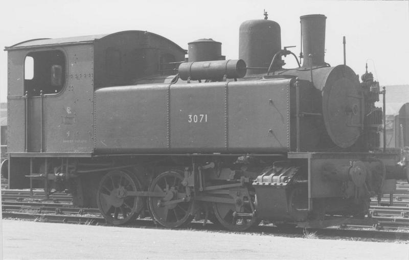 locomotive à vapeur : locomotive-tender, à voie normale, 030 T 1816, 3071, vue générale
