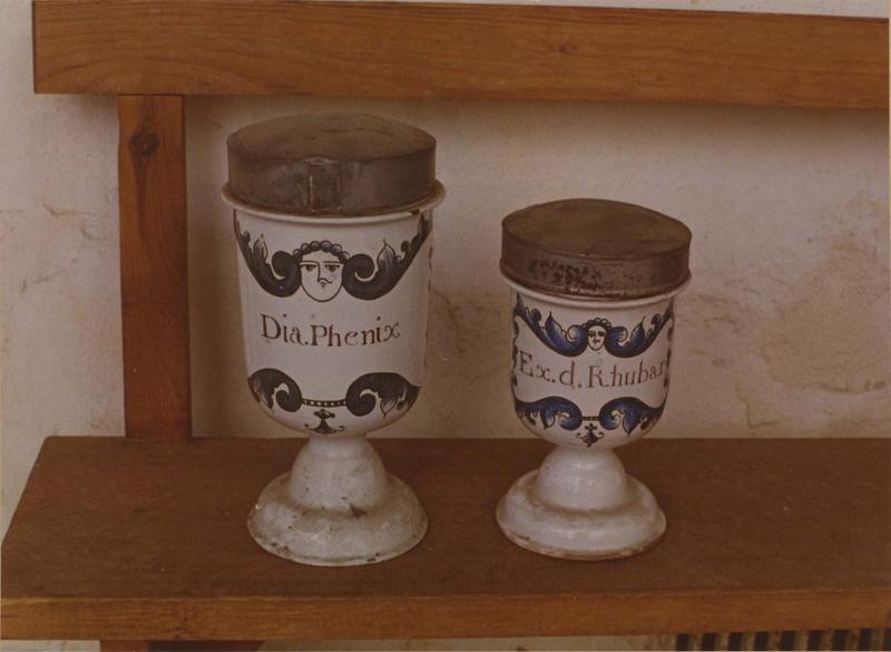 pots à pharmacie, vue générale - © Ministère de la Culture (France), Médiathèque du patrimoine et de la photographie (objets mobiliers), tous droits réservés