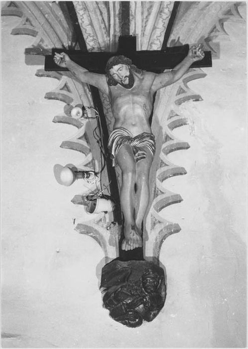 Sculpture : Christ en croix