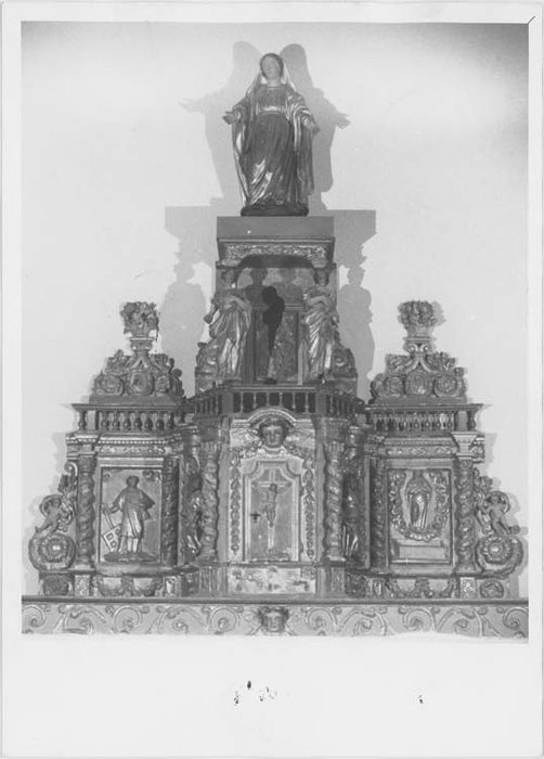 gradin d'autel, tabernacle, exposition, chandeliers et statue : Vierge écrasant le serpent