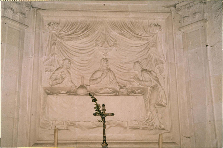 maître-autel et retable, détail du bas-relief : les Pélerins d'Emmaüs