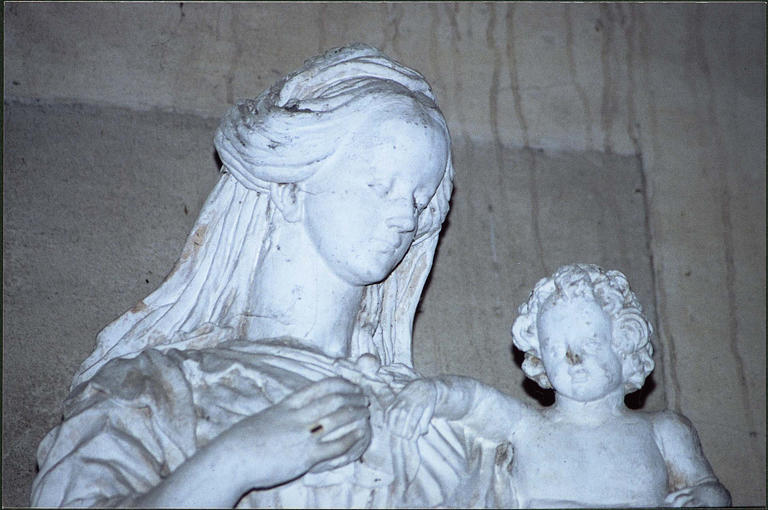 Statue : Vierge à l'Enfant