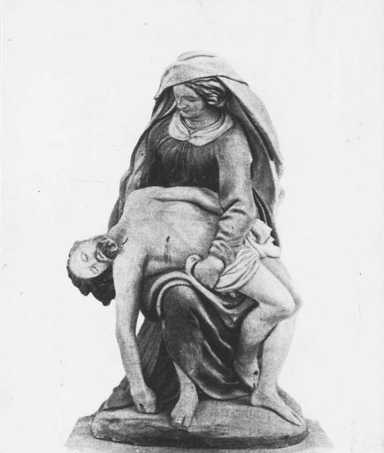 groupe sculpté : Vierge de Pitié - © Ministère de la Culture (France), Médiathèque du patrimoine et de la photographie (objets mobiliers), tous droits réservés