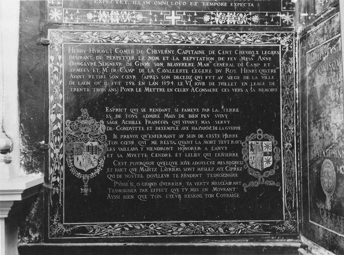 plaque funéraire des seigneurs de Cheverny, retable de la chapelle seigneuriale