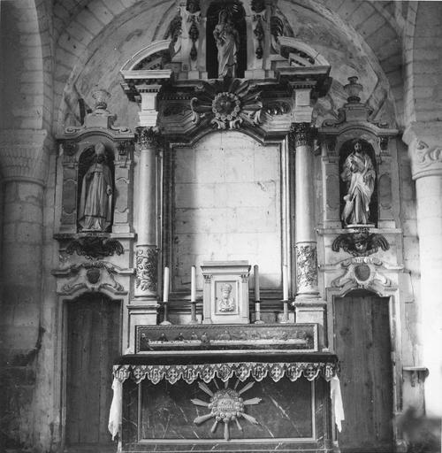 maître-autel, statues, tabernacle, prédelle, emplacement vide du tableau - © Ministère de la Culture (France), Médiathèque du patrimoine et de la photographie (objets mobiliers), tous droits réservés