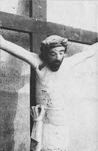 statue : Christ en croix