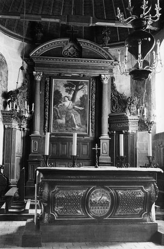 choeur avec maître-autel, retable, tableau, lambris de revêtement - © Ministère de la Culture (France), Médiathèque du patrimoine et de la photographie (objets mobiliers), tous droits réservés