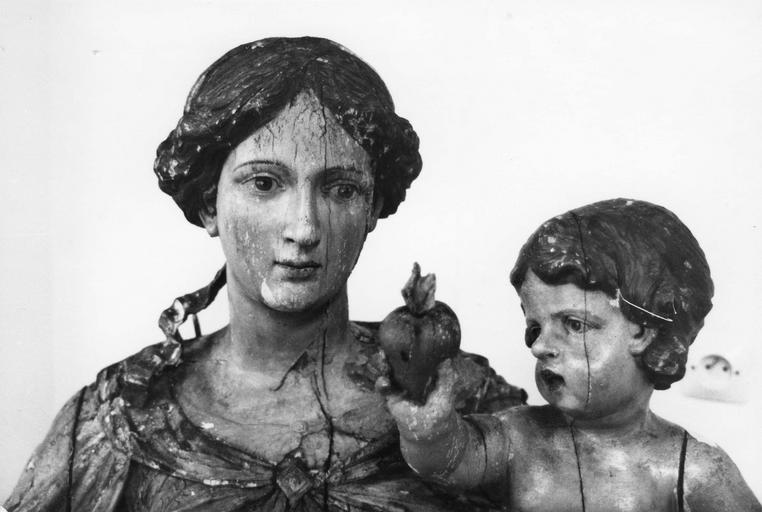 statue : Vierge à l'Enfant, détail des visages - © Ministère de la Culture (France), Médiathèque du patrimoine et de la photographie (objets mobiliers), tous droits réservés