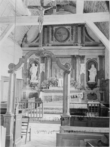 choeur avec retable, clôture de choeur (table de communion) et arc triomphal - © Ministère de la Culture (France), Médiathèque du patrimoine et de la photographie (objets mobiliers), tous droits réservés